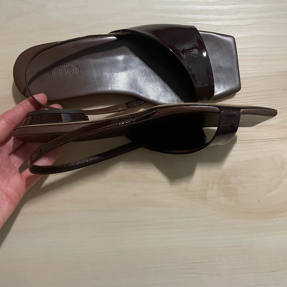 Tibi Avi Crinkle Patent Asymmetric Flat size 37.5 / 7.5 - Picture 8 of 12